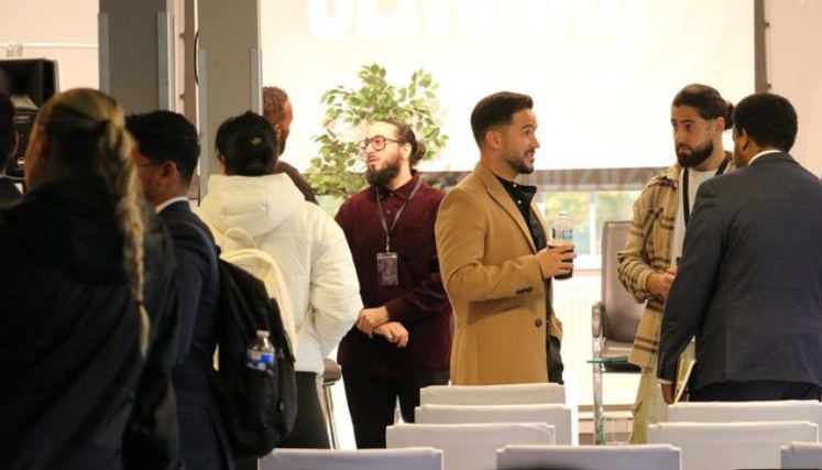 Partners meeting at a HIANA event